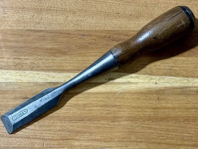 Hourglass next to carving tools